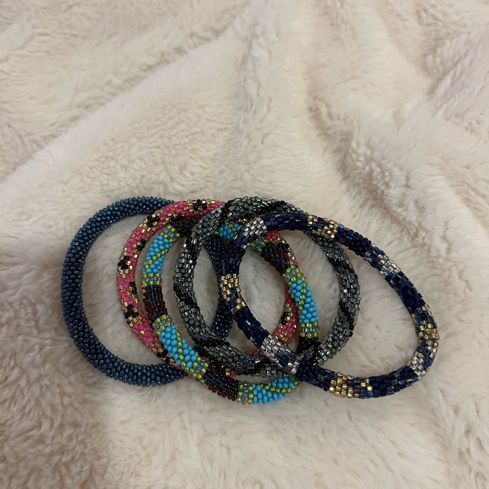 Assorted bracelets - Picture 2 of 2